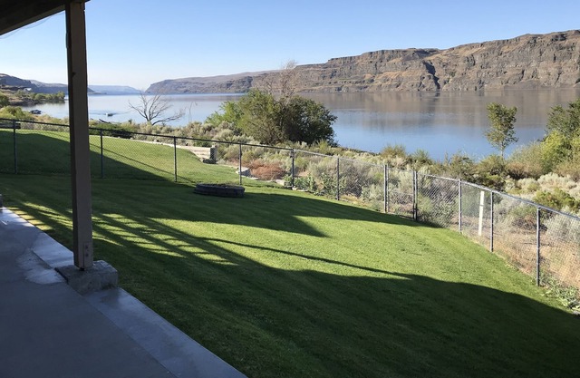 Gorge Waterfront Home 2 Bett 1 Bad mit RV Parkplatz