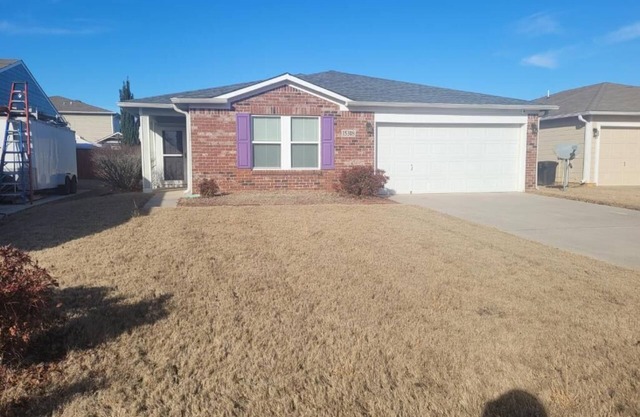 Sunlight Rancher W/ Nice Back Yard...