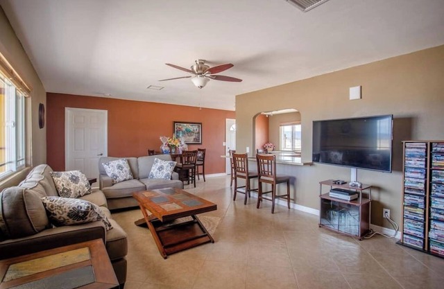 Sunlight Retreat - 2.5 Acres, Pool, Spa, Desert