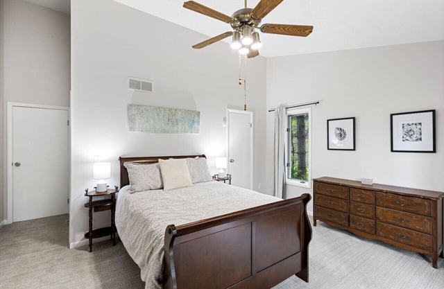 Sunlit 3BDRM in Central Penfield