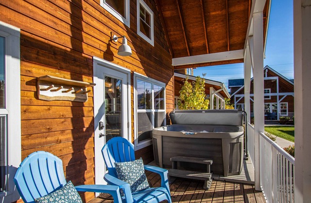 Sunlit, dog-friendly home with hot tub, gas fireplace, & washer/dryer