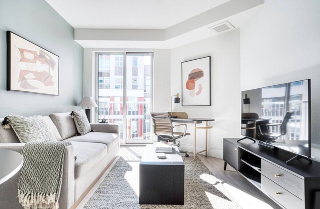 Sunlit Redwood City 1BR w/ W/D, Lounge & Gym, nr Caltrain, by Blueground