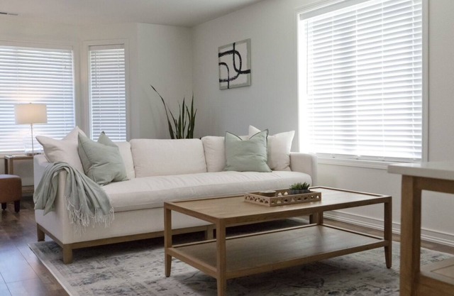 Sunlit Sage House - a peaceful retreat. 3 bed 2 bath bright & clean home