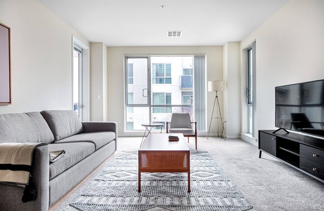 Sunlit Santa Clara 2BR w/ Parking, Gym, walk to Groceries, by Blueground