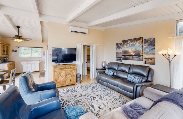Sunny Beach Home with Great Views! Close to the Ocean, Park, Dining & Shops