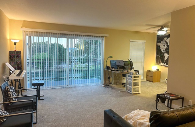 Sunlit Serenity: Waterfront Bliss in Foster City - Easy Bay Area Access
