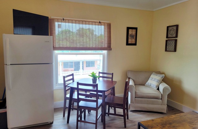 Sunny 1 bedroom in Esperanza close to everything