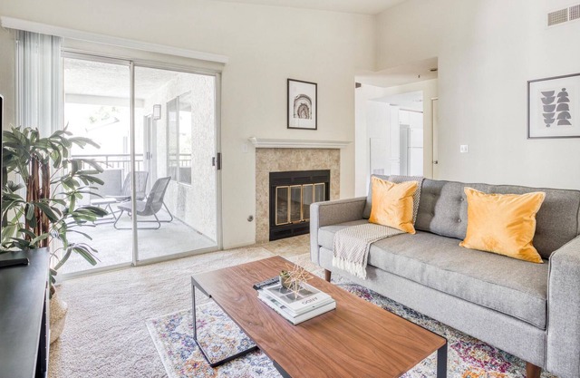 Sunny 1BR Apt + Parking by Zeus