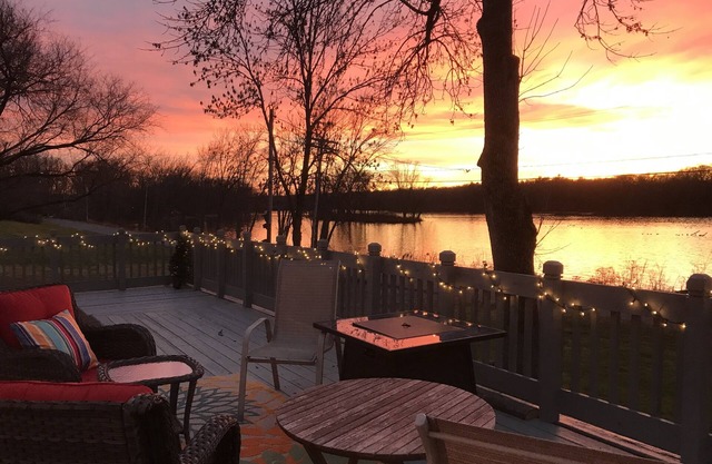 Sunny 2 BR 2 Bath Home on the Hudson River /Empire State Trail