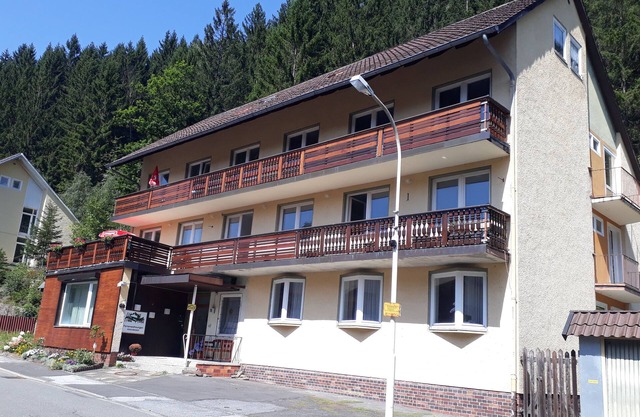 Sonnige 3-Zimmer-Wohnung mit Balkon für 8 Personen