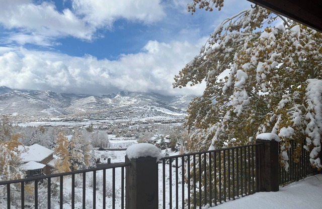 Sunny 5 Bd Mountain Home-Gorgeous View-Perfect for 2 or MultiGen Families-HotTub