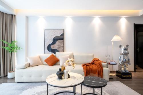 Sunny-Abode 3bedroom2bathroom2livingroom near Xintiandi and People's Square &200m to Subway