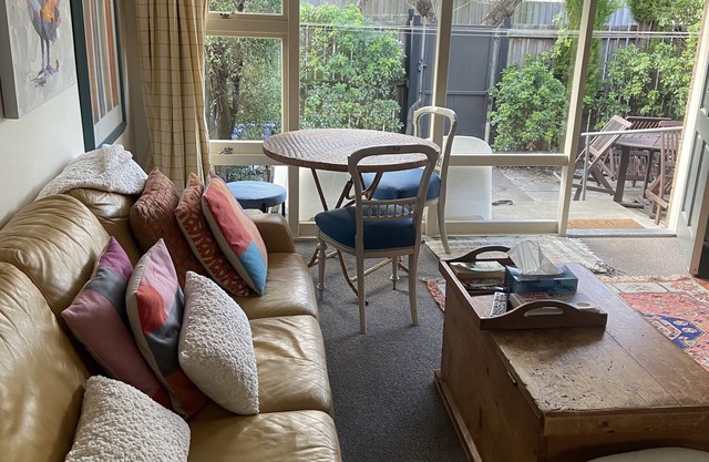 Sunny and secure at Carlton Cirner walking distance to City, Hagley Park etc