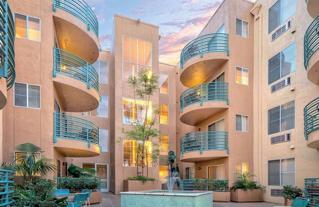Sunny and Warm in WorldMark Mission Valley San Diego! Close to everything!