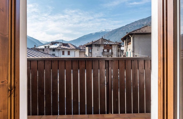 Ferienwohnung Giuma mit Bergblick und Balkon