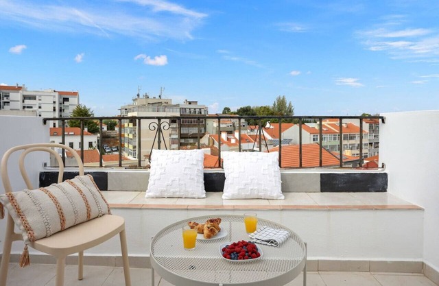 Sunny Apt - Almada - Balcony w/ River View!