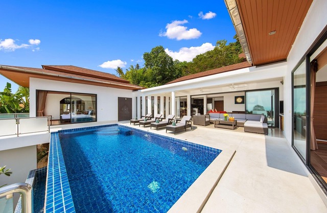Sunny Banks: 4-Bett-Villa mit Meerblick