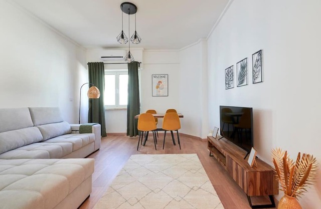 Sunny Brand New Cozy Apartment