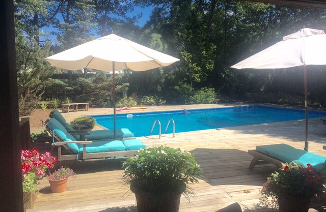 Sonnig, hell, komplett renoviert, zu Fuß zum privaten Bay Beach, East Hampton Springs