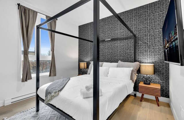 Sunny, bright & natural apt, centrally located