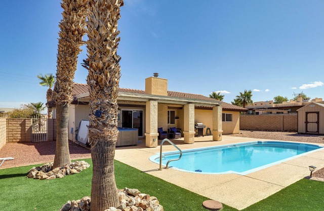 Sunny Bullhead City Retreat w/ Pool!