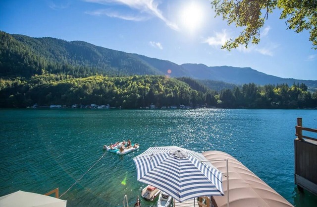 Sunny Cabin at Lake Sutherland - Exclusive & Private Waterfront