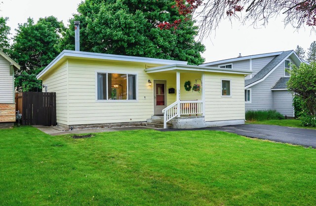 Sunny CDA Cottage – Cozy Midtown Retreat Near Lake