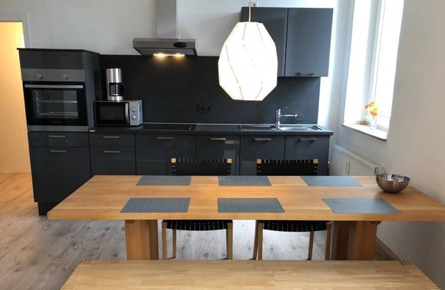 Sonnige zentrale Messewohnung mit 3 SZ und Grünblick