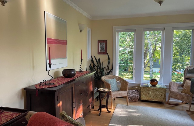 Sunny Century Home, walking distance to Mount Allison University