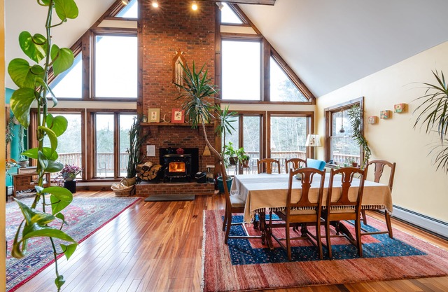 Sunny Chalet Nestled in the Woods of Ashfield