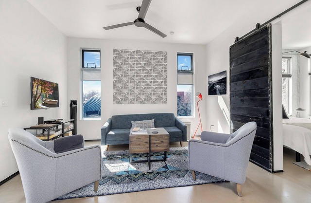 Sunny Chic Baca Railyard Retreat: Balcony + Full Kitchen + Laundry