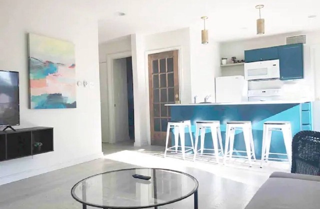 Sunny city aprtment.