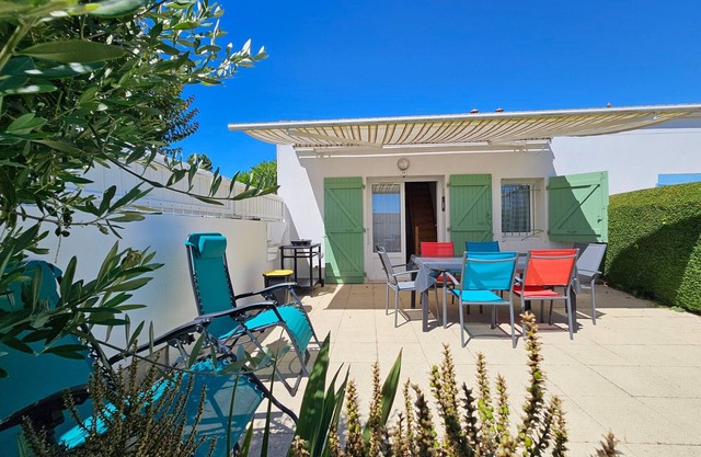 Charmantes Ferienhaus mit privatem Pool, in der Nähe von Strand und Shops, für 5 Personen