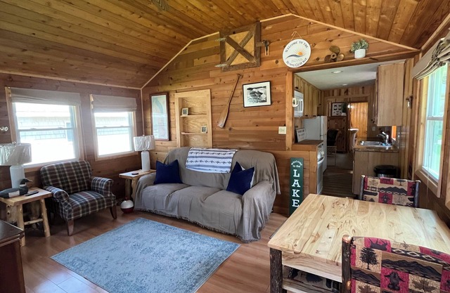 Sunny Cottage - real cabin feel- pets welcome!