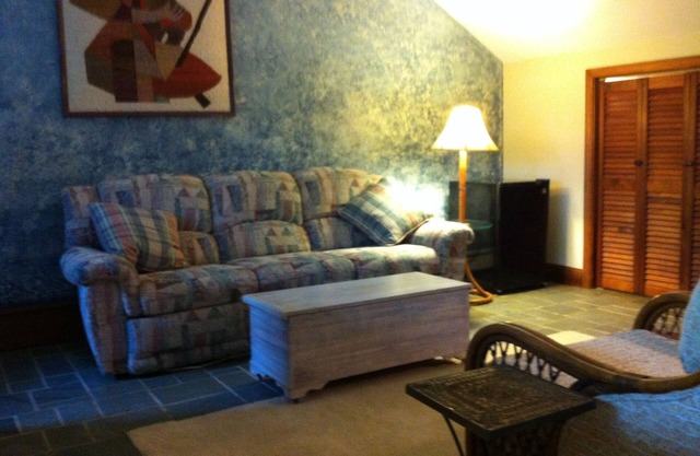 Sonnig, gemütliche 1-Zimmer, bewaldete, privat, zentrale Insellage, in der Nähe zum Meer