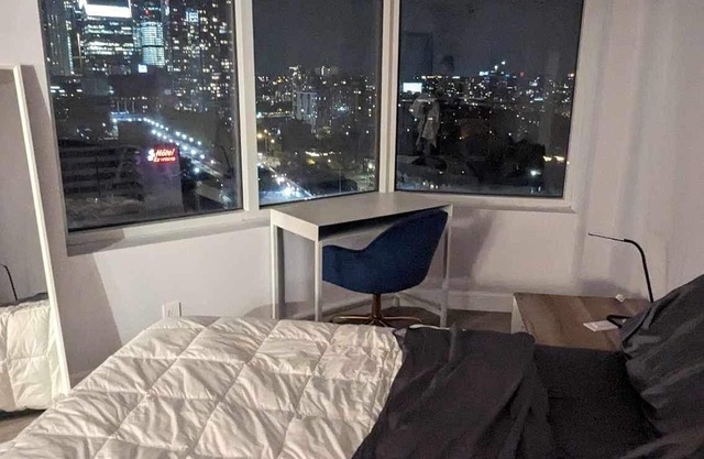 Sunny Downtown Montreal skyline view Crescent + Bell Centre 1 Br condo