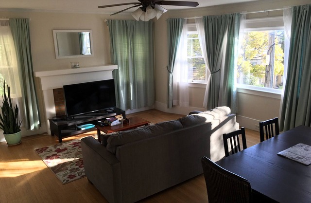 Familienfreundlich 2 Bd / 1 B Schlafmöglichkeiten für 6, sichere, spaßige und begehbare Grand Lake-Gegend in Oakland
