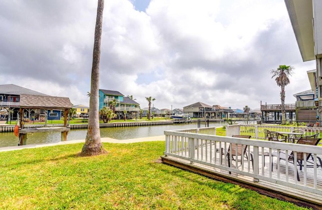 Sunny Freeport Home on Canal Fish On-Site!