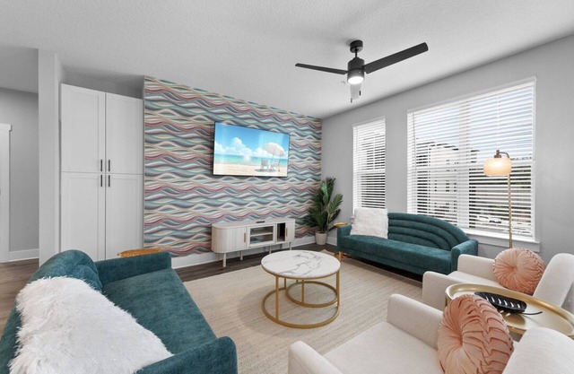 Sunny Haven: Chic 2BR/2BA with Pool & Gym