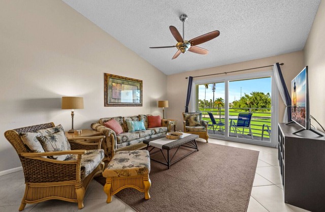 Sunny Isla del Sol Escape with Private Balcony #222