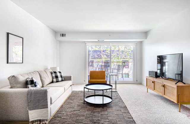 Sunny Menlo Park 1BR w/ Pool, W/D, Gym, near 82, 101, 280, by Blueground
