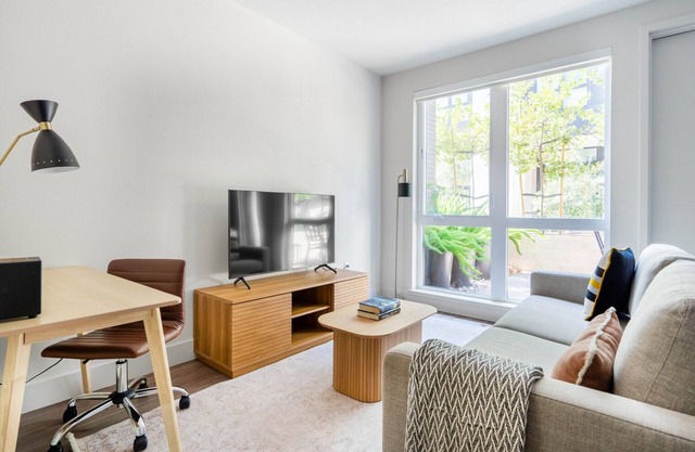 Sunny Mountain View Studio w/ Gym & W/D, near 280 & 101, by Blueground