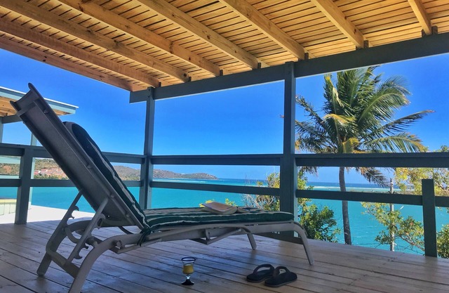 NEU * Sunny Oceanfront Villa: Große Decks, herrliche Aussicht