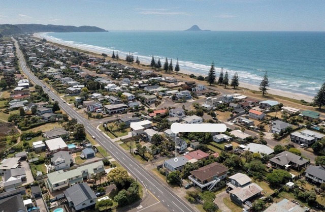 Sunny Ohope beach escape