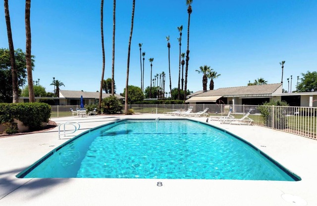Sunny Palm Springs Getaway