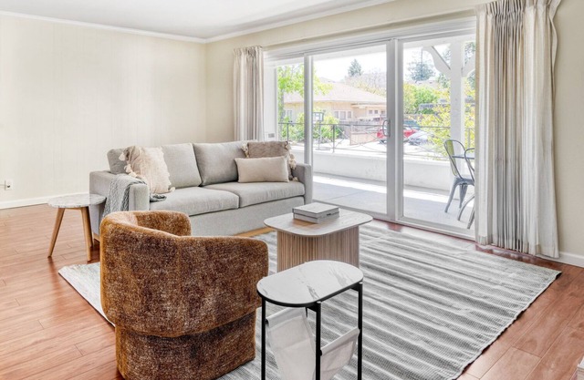 Sunny Palo Alto 2BR w/ W/D & Garden, near FB & Google, by Blueground
