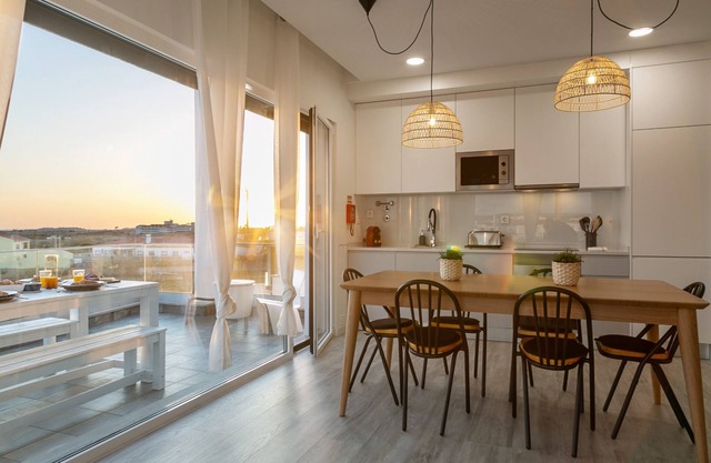 Sunny Penthouse - Modern & Premium Apartment
