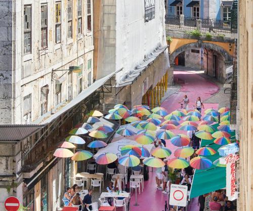 Sunny Pink Street Historical Apt, By TimeCooler
