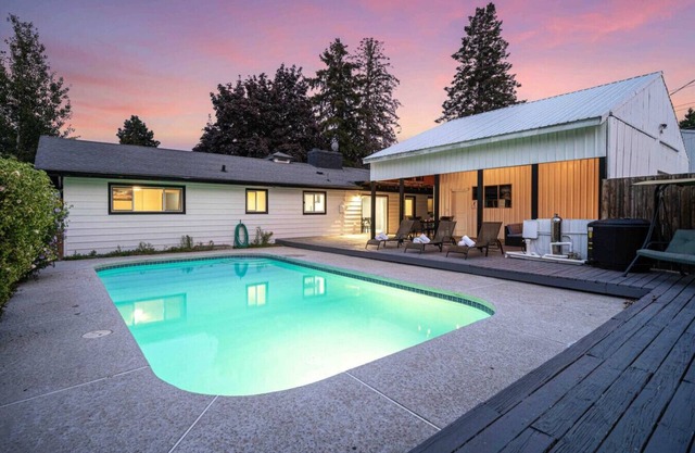Sunny Wenatchee Pool House