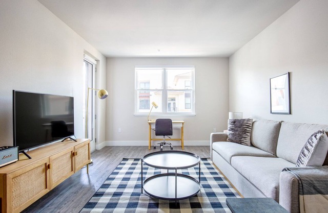 Sunny Redwood City 2BR w/ W/D, Pool, BBQ, walk to Caltrain, by Blueground